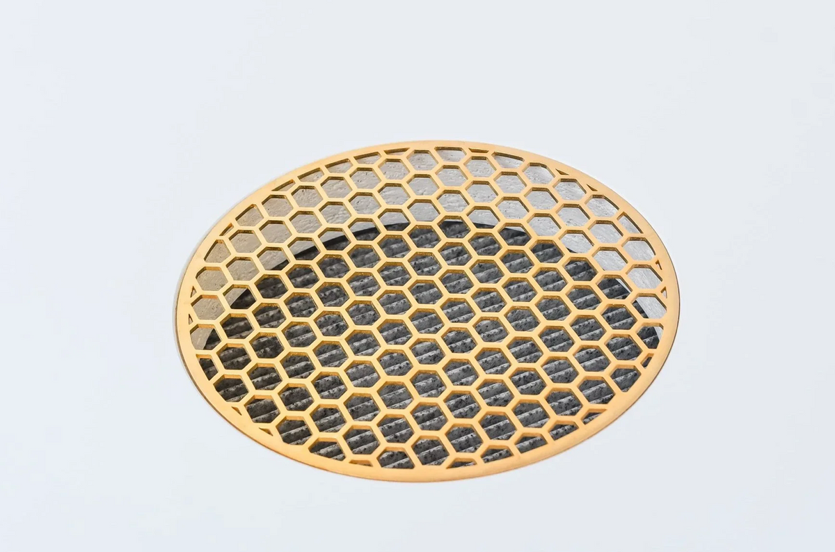 L’aspirateur pour manucure professionnelle est l'indispensable pour toute prothésiste ongulaire. Il permet d'avoir un environnement de travail propre et sain.