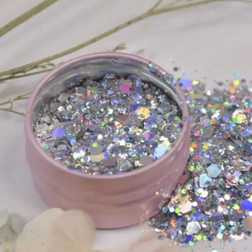 Bliss vous propose ses paillettes d'incrustation argentées.